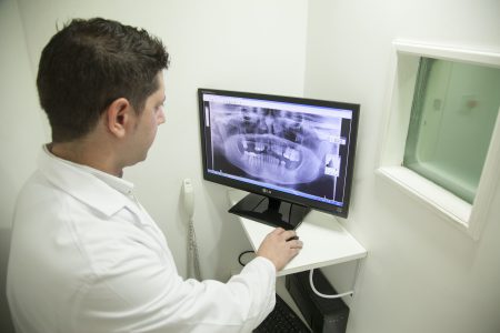 Jak wykonywane jest zdjęcie pantomograficzne zębów?
